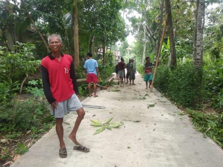 Warga Dusun Sungapan Kerja Bakti